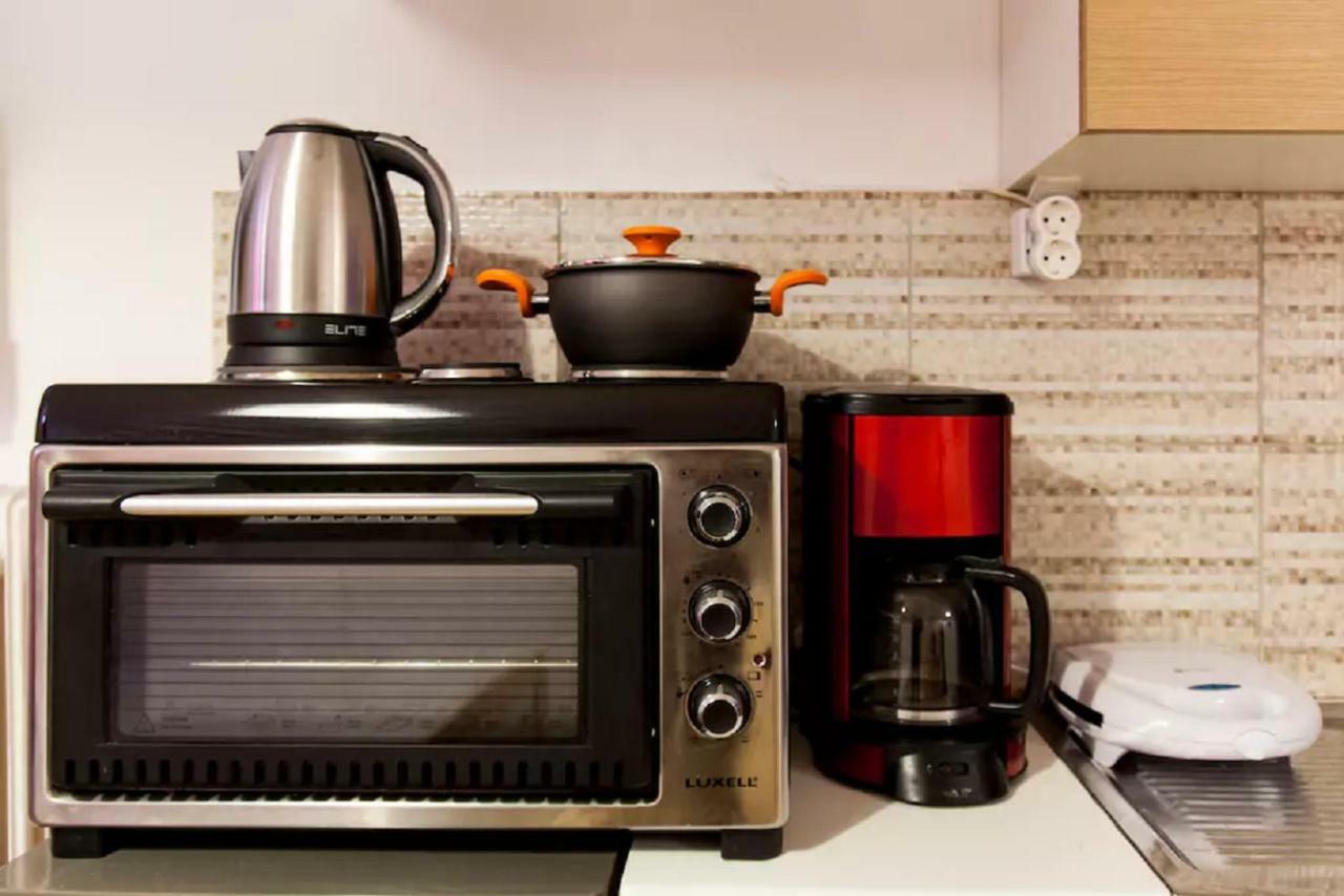 For Couples Near Downtown Apartment